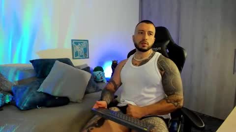 Snapshot of dave_max93 chatting on November 8, 2:56 am DAVE MAX online show from November 8, 2:56 am