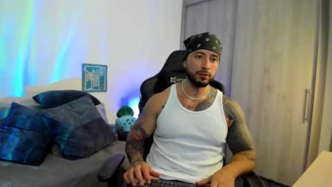 Snapshot of dave_max93 chatting on November 12, 3:40 am DAVE MAX online show from November 12, 3:40 am