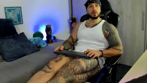 Snapshot of dave_max93 chatting on November 22, 3:00 pm DAVE MAX online show from November 22, 3:00 pm