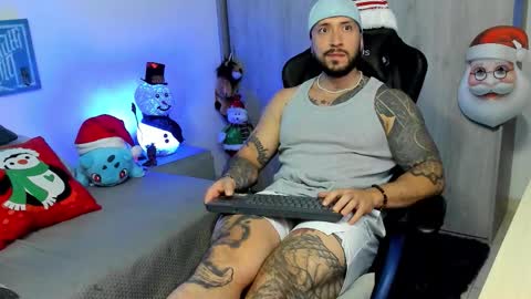 Snapshot of dave_max93 chatting on November 29, 2:47 am DAVE MAX online show from November 29, 2:47 am