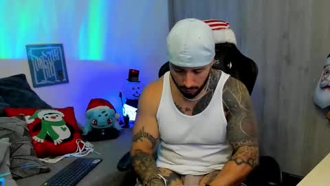 Snapshot of dave_max93 chatting on November 30, 4:22 pm DAVE MAX online show from November 30, 4:22 pm