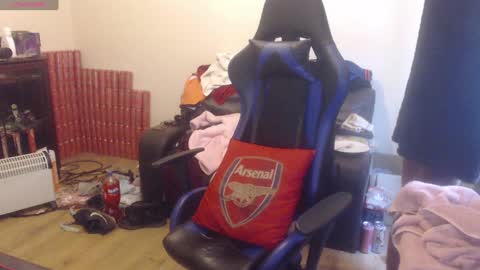 Snapshot of daver281197 chatting on December 12, 11:29 am dave online show from December 12, 11:29 am