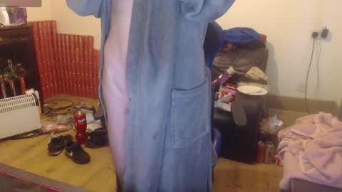 Snapshot of daver281197 chatting on December 13, 3:21 pm dave online show from December 13, 3:21 pm