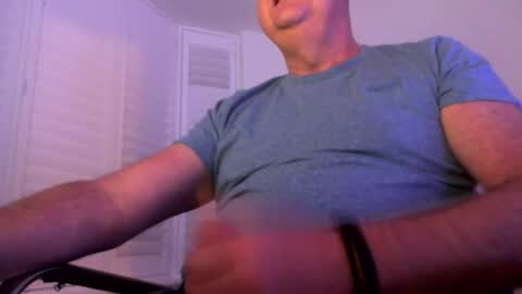 Snapshot of davesu12345 chatting on December 15, 7:12 am davesu12345 online show from December 15, 7:12 am