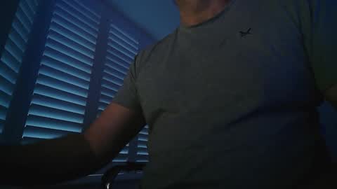 davesu12345 online show from February 9, 7:23 am