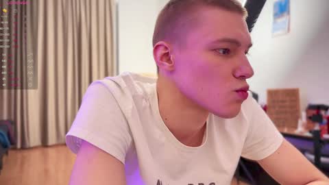 Snapshot of davey_ebash chatting on January 17, 7:49 pm Davey online show from January 17, 7:49 pm