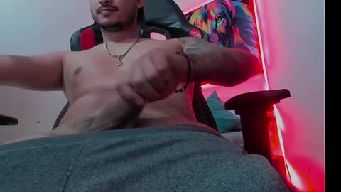 Snapshot of david__ox chatting on February 24, 3:55 am david__ox online show from February 24, 3:55 am