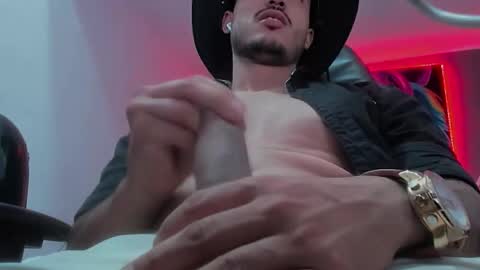 Snapshot of david__ox chatting on November 29, 10:46 pm david__ox online show from November 29, 10:46 pm