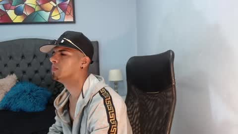 Snapshot of david_bandercock chatting on December 8, 5:29 am david_bandercock online show from December 8, 5:29 am