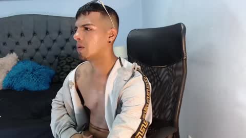 Snapshot of david_bandercock chatting on December 8, 8:30 am david_bandercock online show from December 8, 8:30 am