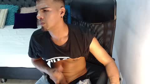 Snapshot of david_bandercock chatting on December 14, 12:33 am david_bandercock online show from December 14, 12:33 am