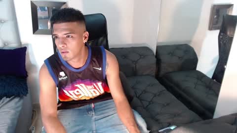 Snapshot of david_bandercock chatting on December 22, 3:55 am david_bandercock online show from December 22, 3:55 am