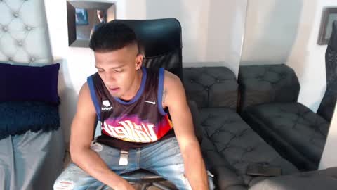 Snapshot of david_bandercock chatting on December 22, 11:11 am david_bandercock online show from December 22, 11:11 am