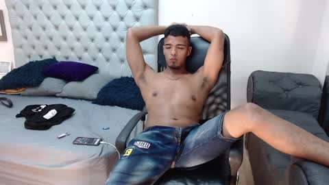 Snapshot of david_bandercock chatting on January 4, 10:38 am david_bandercock online show from January 4, 10:38 am