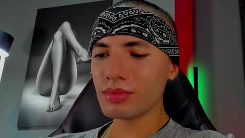 Snapshot of david_jons7 chatting on November 13, 1:59 am David Jons online show from November 13, 1:59 am