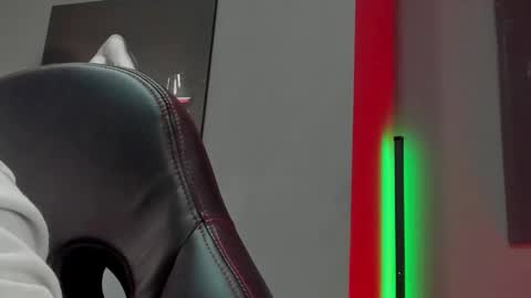 Snapshot of david_jons7 chatting on November 13, 11:03 pm David Jons online show from November 13, 11:03 pm