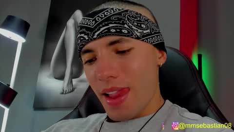 Snapshot of david_jons7 chatting on November 14, 8:07 pm David Jons online show from November 14, 8:07 pm