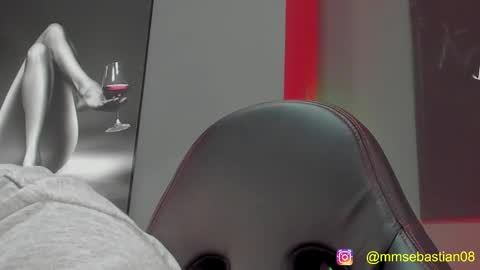 Snapshot of david_jons7 chatting on November 17, 10:04 pm David Jons online show from November 17, 10:04 pm