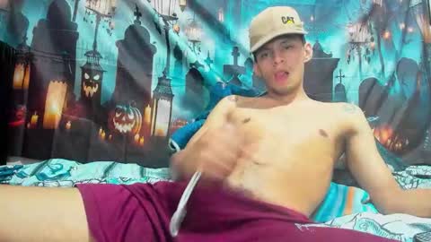 Snapshot of david_latin666_ chatting on November 5, 1:05 am David online show from November 5, 1:05 am