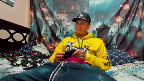 Snapshot of david_latin666_ chatting on November 9, 11:47 pm David online show from November 9, 11:47 pm