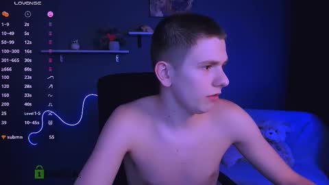 Snapshot of david_lovee chatting on March 10, 1:56 am David online show from March 10, 1:56 am