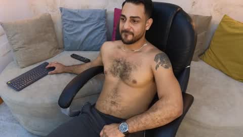 Snapshot of david_oliveira chatting on February 10, 1:33 pm JF oliveira online show from February 10, 1:33 pm