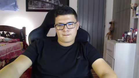 Snapshot of david_smit_ chatting on February 21, 8:49 pm david smit online show from February 21, 8:49 pm