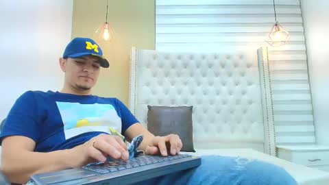 david_victoriaa online show from November 28, 1:25 pm