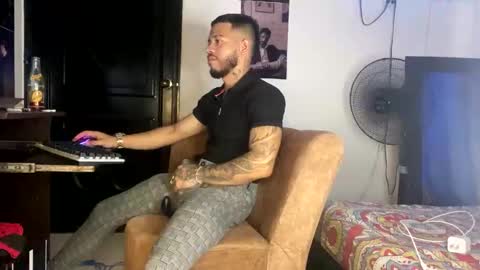 Snapshot of davide_daniels chatting on December 23, 3:29 am Davide online show from December 23, 3:29 am