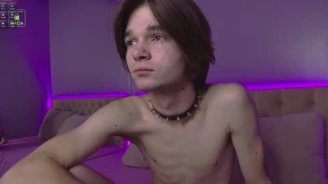 Snapshot of davidleatherhoff chatting on November 16, 4:40 am DAVID online show from November 16, 4:40 am