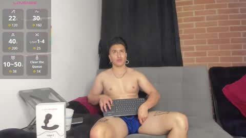 Snapshot of davidx_x21 chatting on December 5, 9:40 am davidx_x21 online show from December 5, 9:40 am