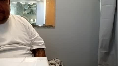 Snapshot of davidzhere222800 chatting on November 10, 11:15 pm davidzhere222800 online show from November 10, 11:15 pm