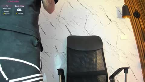 daviid_huge online show from November 24, 1:27 am