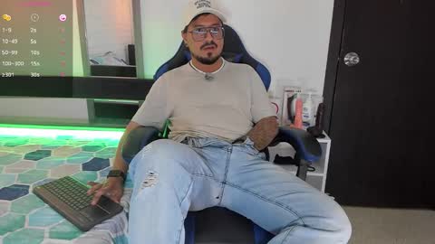 Snapshot of daviidevans chatting on October 4, 11:30 am David Evans online show from October 4, 11:30 am