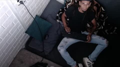 Snapshot of davils12 chatting on November 5, 7:08 am DAVILS online show from November 5, 7:08 am