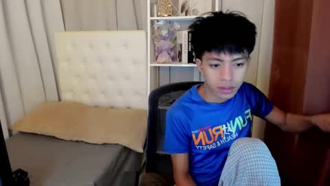 Snapshot of davincihugecock chatting on February 26, 4:50 pm daniel online show from February 26, 4:50 pm