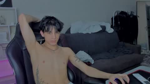 Snapshot of davisross chatting on December 1, 10:53 pm davis online show from December 1, 10:53 pm