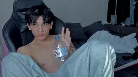 Snapshot of davisross chatting on December 5, 8:33 pm davis online show from December 5, 8:33 pm