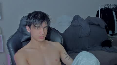 Snapshot of davisross chatting on December 9, 11:56 pm davis online show from December 9, 11:56 pm