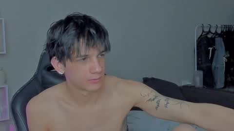 Snapshot of davisross chatting on December 12, 7:37 pm davis online show from December 12, 7:37 pm