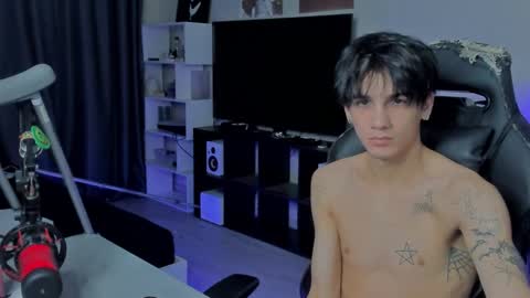 Snapshot of davisross chatting on September 19, 5:20 am davis online show from September 19, 5:20 am