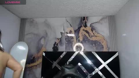 Snapshot of dayan_v_ chatting on November 13, 8:19 pm Hi Stream 1500 to 2100 online show from November 13, 8:19 pm