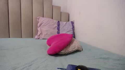 instagram  catherin dayana reina online show from April 8, 3:56 pm