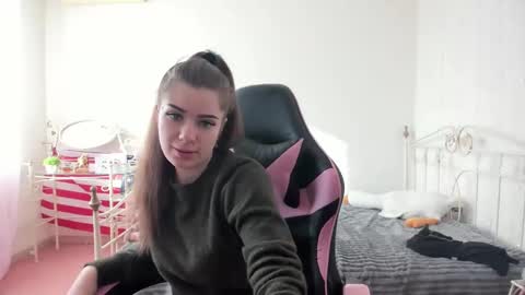 dazdrasmigdasue online show from February 19, 1:06 pm