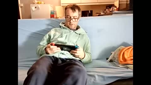 Snapshot of dazzill chatting on December 15, 7:31 pm Dazzill online show from December 15, 7:31 pm