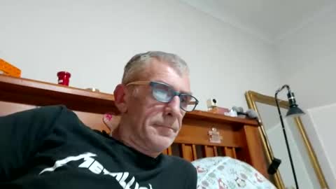 Snapshot of deanofflove221000 chatting on January 18, 8:20 am deanofflove221000 online show from January 18, 8:20 am