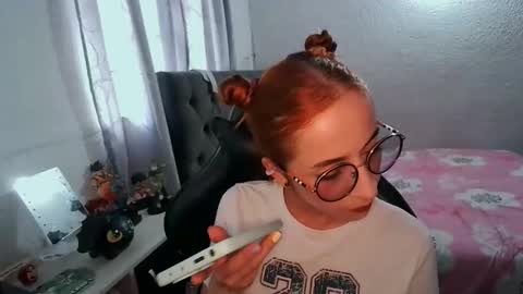 Snapshot of dear_juliet chatting on November 6, 9:37 pm Juliet online show from November 6, 9:37 pm