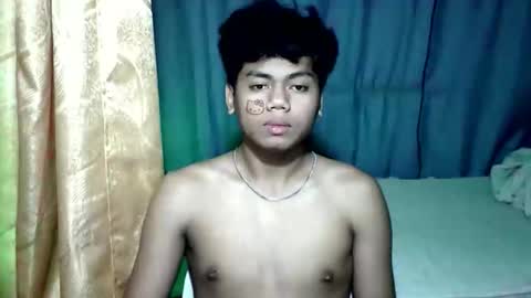 Snapshot of debbie_queen chatting on May 18, 1:28 pm debbie_queen online show from May 18, 1:28 pm