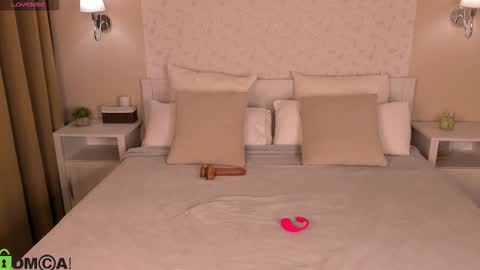 Jennifer online show from November 16, 10:48 pm