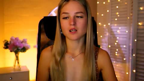 Snapshot of deboralarson chatting on November 13, 3:49 am Debora online show from November 13, 3:49 am